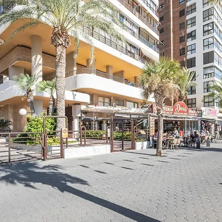 Arenas 1-c Levante Apartman *